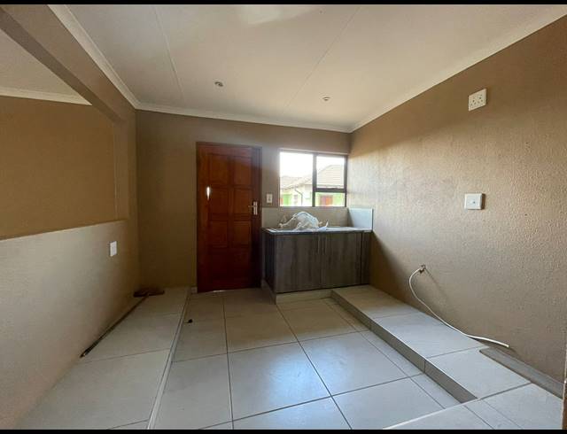3 BEDROOM HOUSE FOR SALE IN VANDERBIJLPARK CE 4